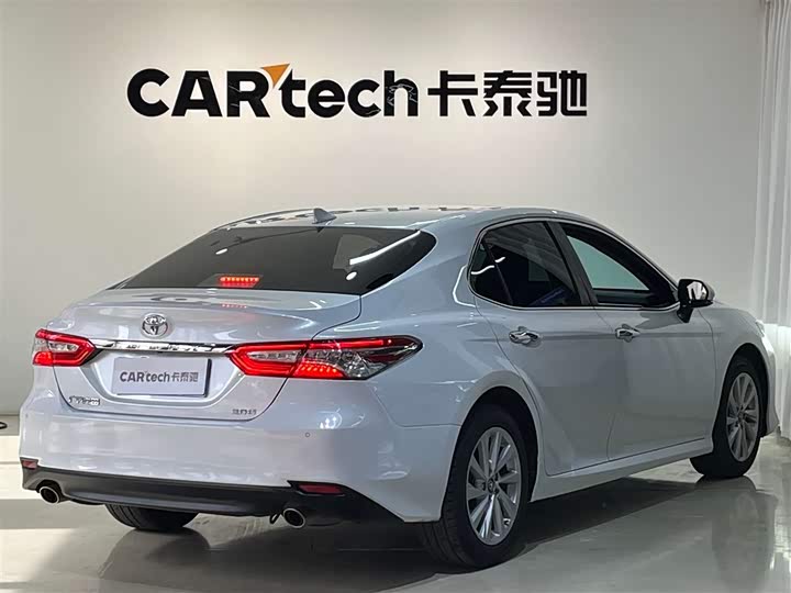 Фото 4 - Toyota Camry
