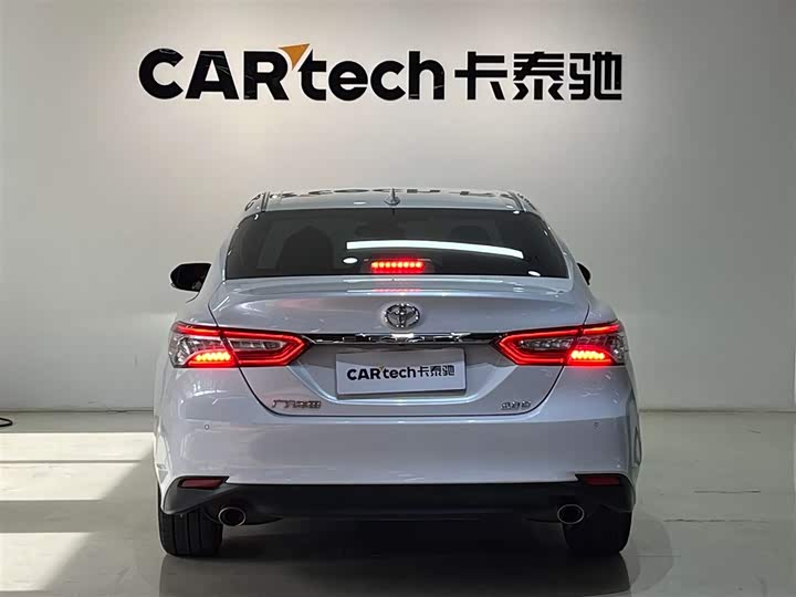 Фото 5 - Toyota Camry