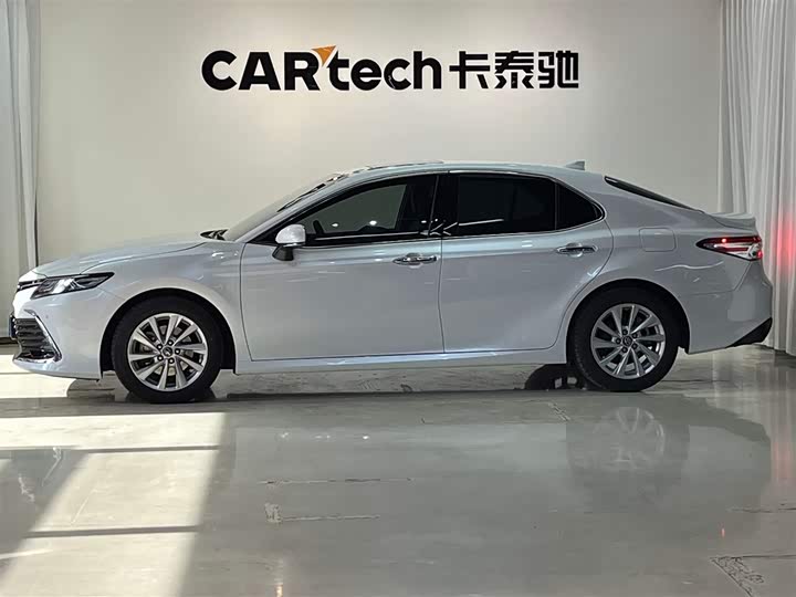 Фото 7 - Toyota Camry