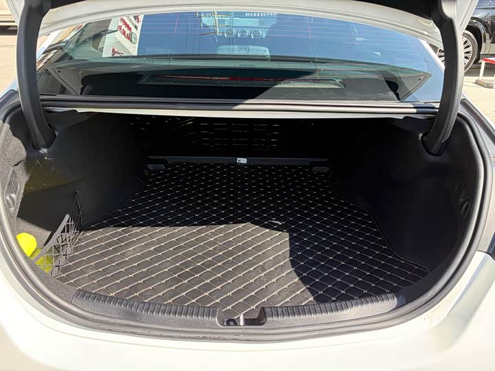 Photo 9 - Mercedes-Benz C-Class