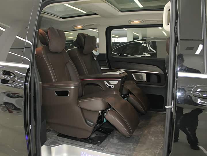 Mercedes-Benz V-Class 2024 2024款 V 300 L 长轴距豪华版