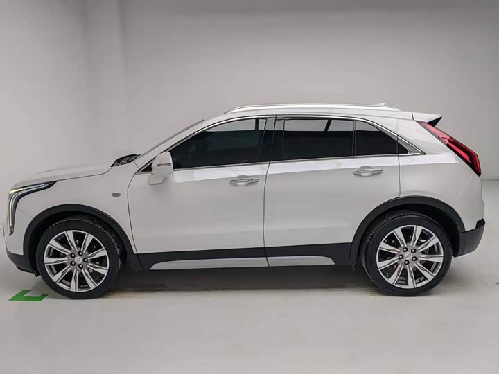 Фото 9 - Cadillac XT4