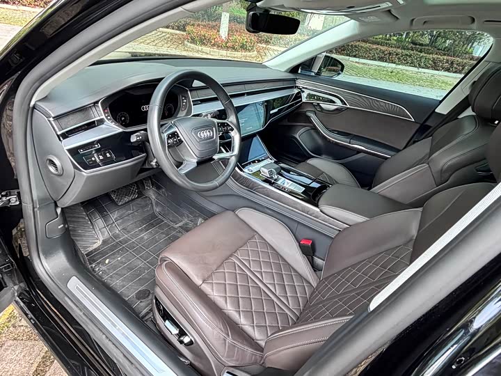 Фото 5 - Audi A8