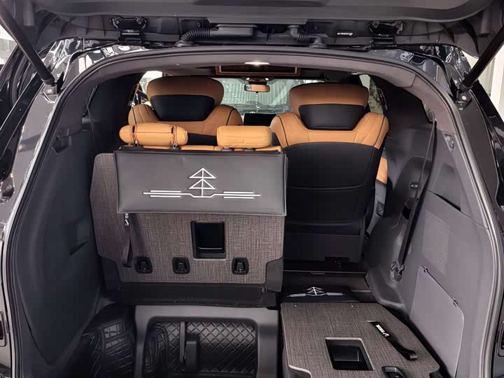Toyota Granvia 2026 2026款 2.5L混动 尊爵MAX四驱版