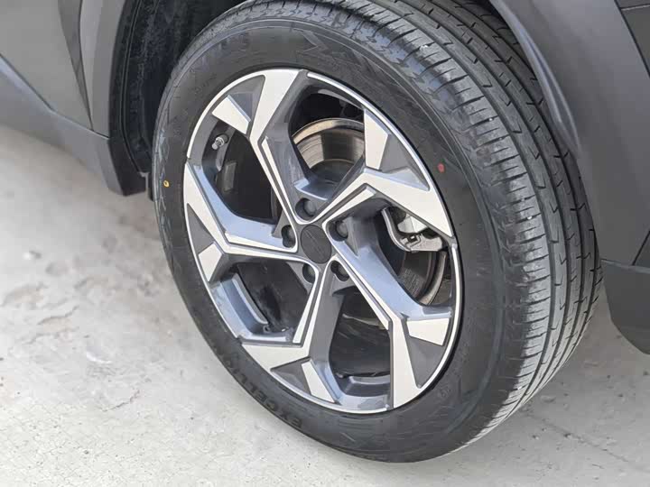 Фото 6 - Geely Atlas L