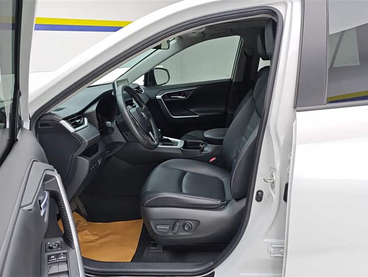 صورة 9 - Toyota RAV4