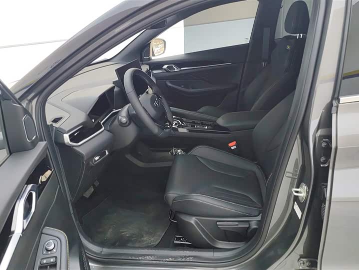 Geely Coolray 2025 2025款 缤越L 1.5TD DCT 星钻