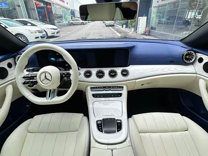 Фото 5 - Mercedes-Benz E-Class