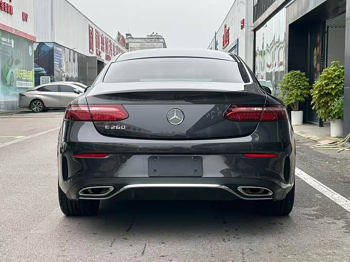 Фото 8 - Mercedes-Benz E-Class