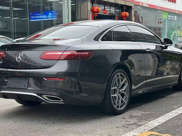 Фото 9 - Mercedes-Benz E-Class