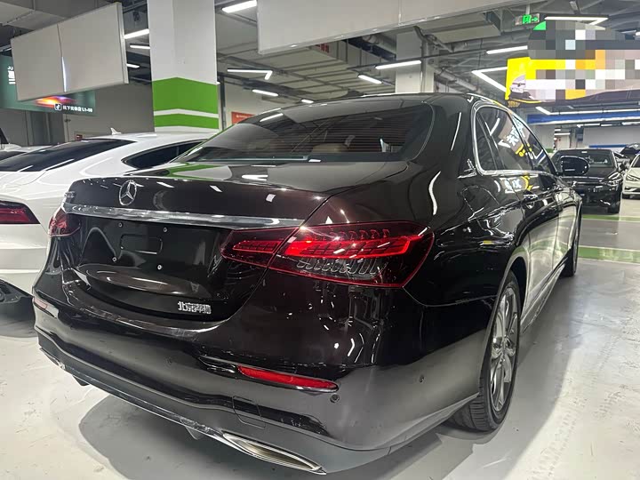 Фото 4 - Mercedes-Benz E-Class