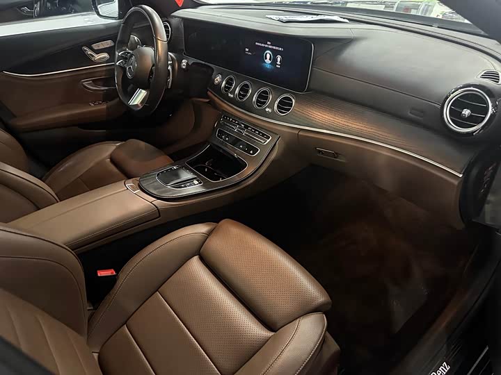 Фото 8 - Mercedes-Benz E-Class