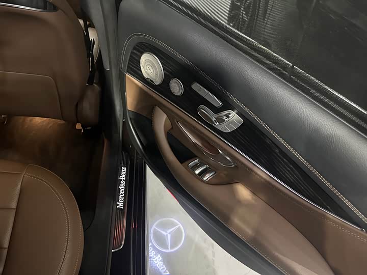 Фото 9 - Mercedes-Benz E-Class