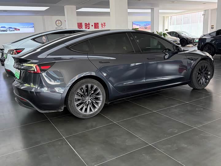 Photo 4 - Tesla Model 3