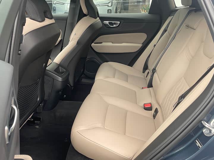 Volvo XC60 2026 2026款 B5 四驱智逸豪华版