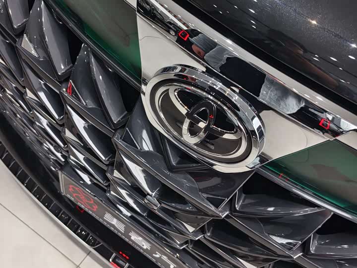 Toyota Granvia 2026 2026款 2.5L混动 尊贵PLUS四驱版