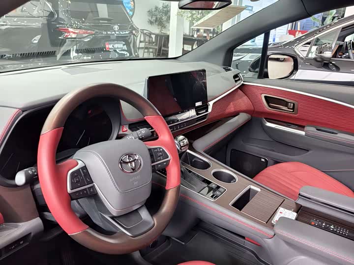 Toyota Granvia 2026 2026款 2.5L混动 尊贵PLUS四驱版