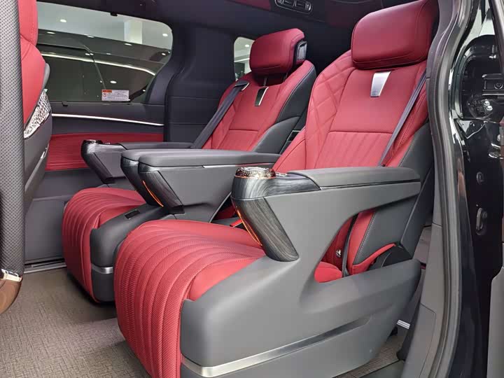 Toyota Granvia 2026 2026款 2.5L混动 尊贵PLUS四驱版