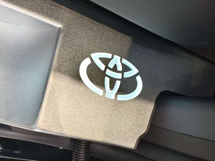 Toyota Granvia 2026 2026款 2.5L混动 尊贵PLUS四驱版