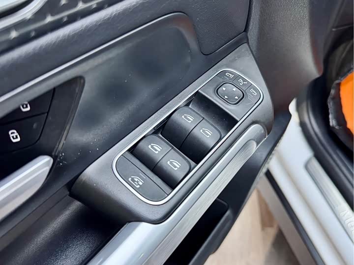 Mercedes-Benz GLB-Class 2024 2024款 GLB 220 动感型
