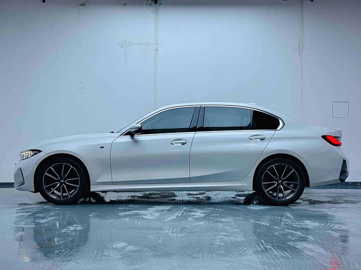 Photo 2 - BMW 3 Series