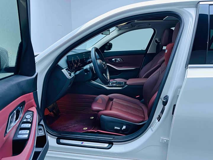 Photo 3 - BMW 3 Series
