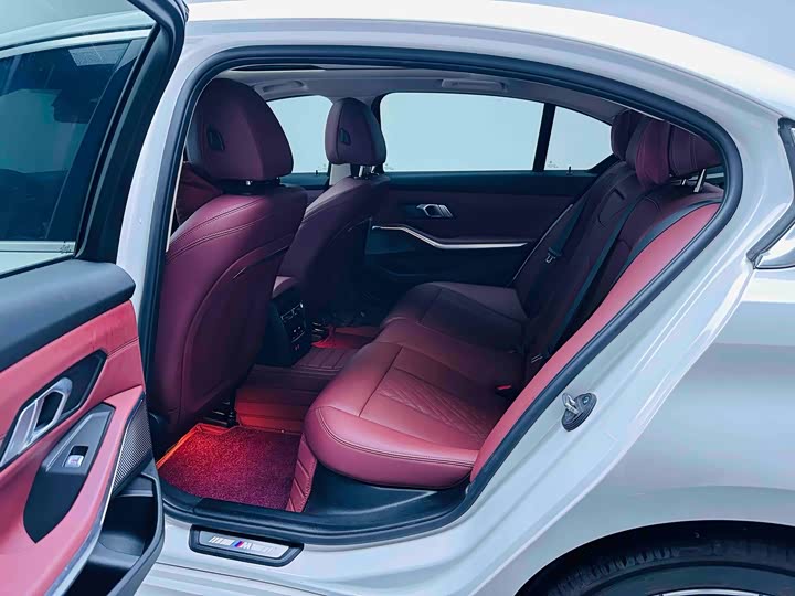 Photo 4 - BMW 3 Series