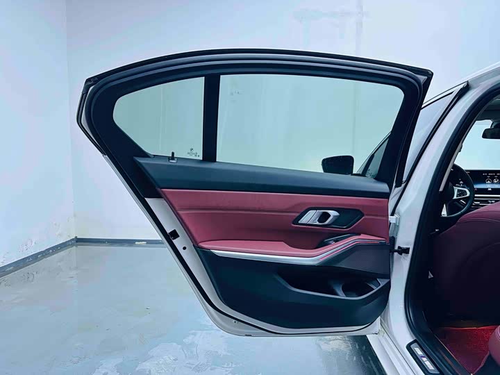Photo 9 - BMW 3 Series