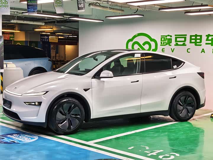 Photo 2 - Tesla Model Y