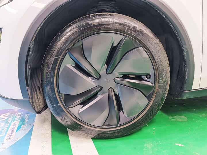 Photo 4 - Tesla Model Y