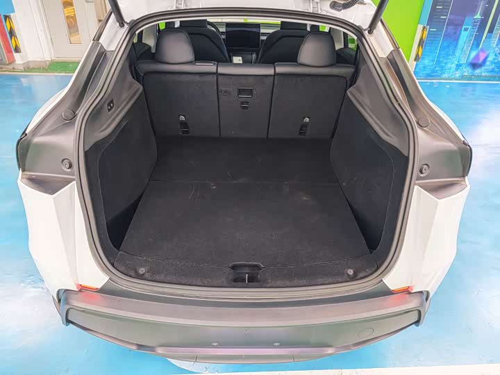 Photo 5 - Tesla Model Y