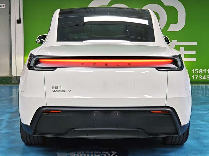 Photo 6 - Tesla Model Y