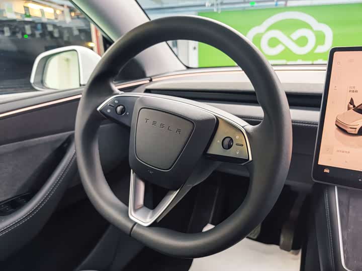 Photo 9 - Tesla Model Y