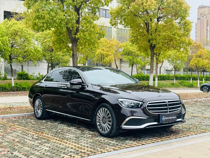 Фото 3 - Mercedes-Benz E-Class