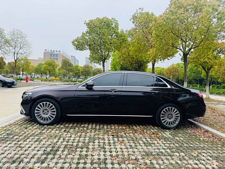 Фото 4 - Mercedes-Benz E-Class