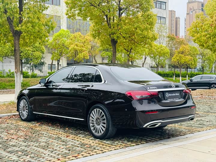 Фото 7 - Mercedes-Benz E-Class