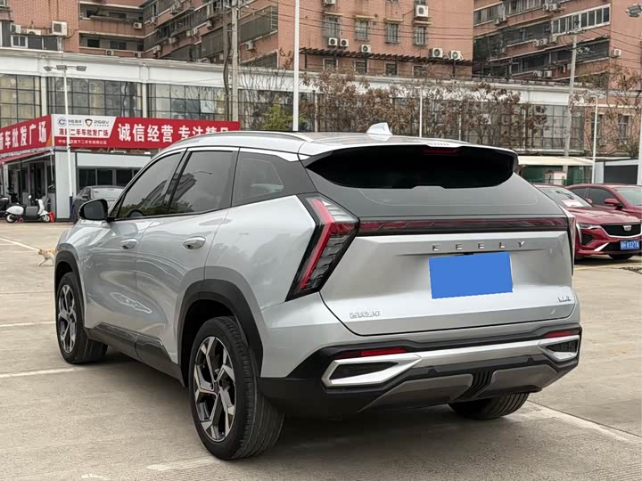 Фото 6 - Geely Atlas L