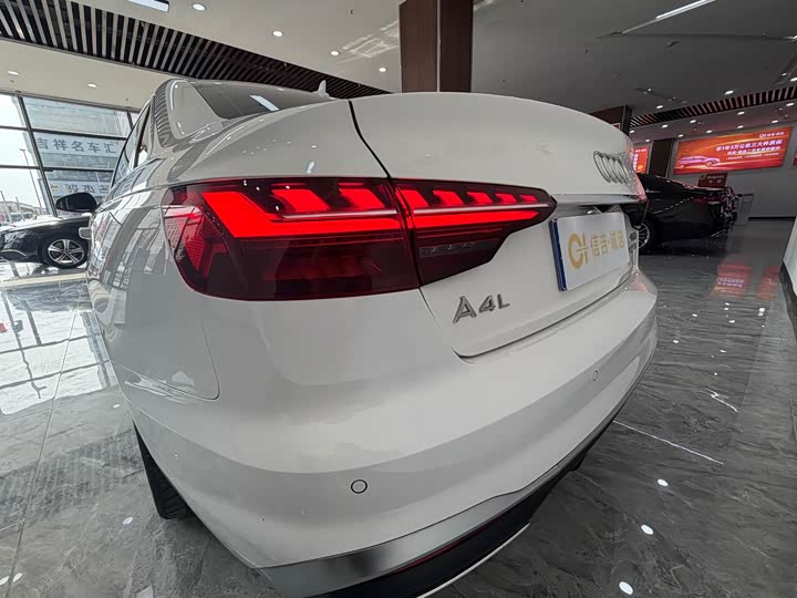 Zdjęcie 8 - Audi A4L