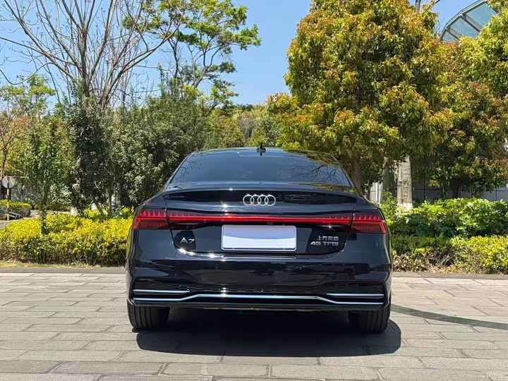Фото 8 - Audi A7L
