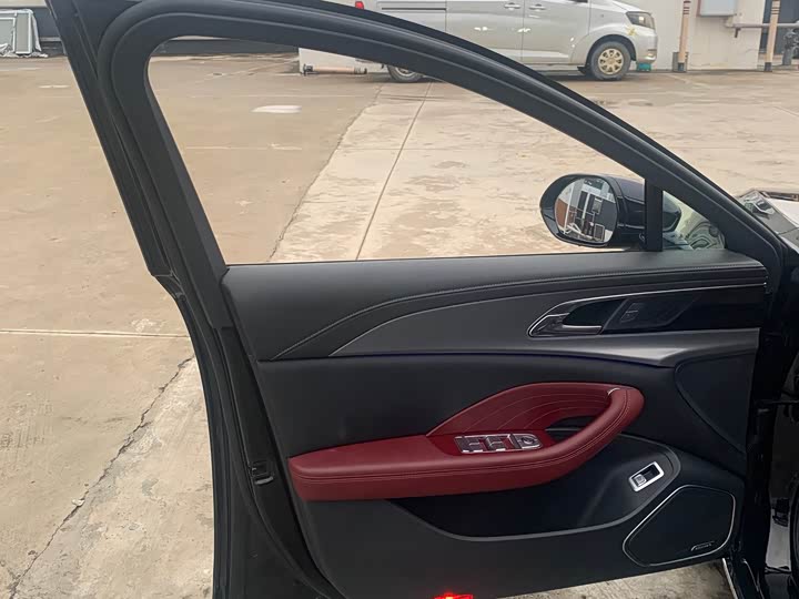 Фото 5 - Hongqi H5