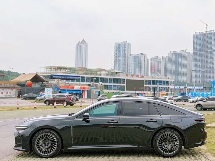 Toyota Crown Sedan 2024 2024款 2.5L 至尊版