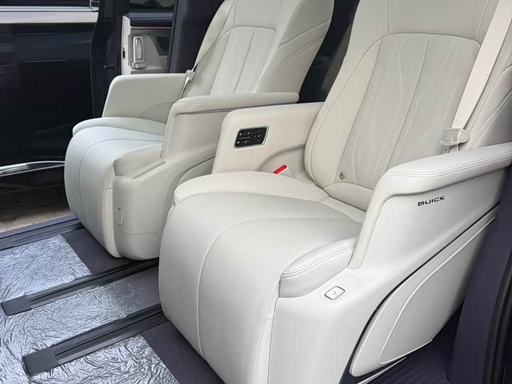 Buick GL8 Hybrid 2026 2026款 陆尊 奢享版