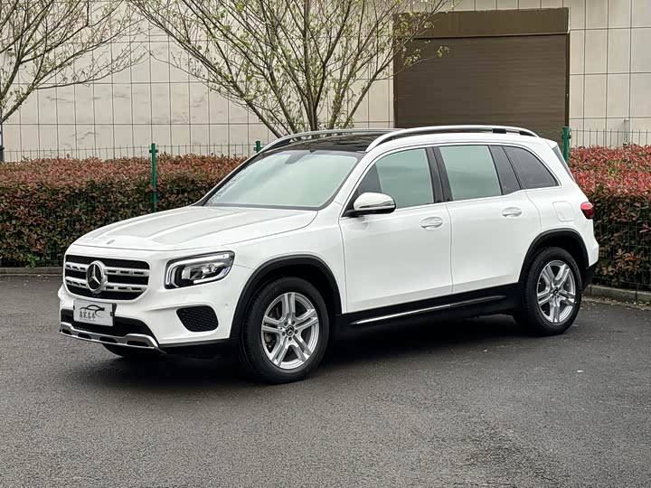Photo 2 - Mercedes-Benz GLB-Class