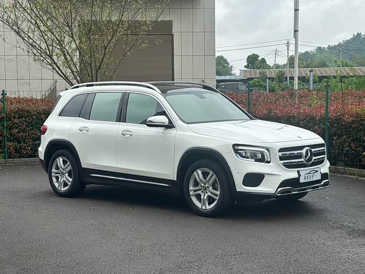 Photo 3 - Mercedes-Benz GLB-Class