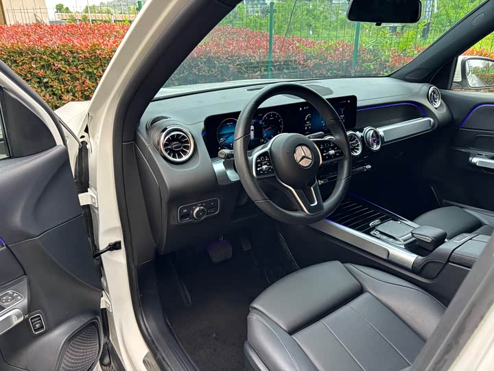 Photo 4 - Mercedes-Benz GLB-Class