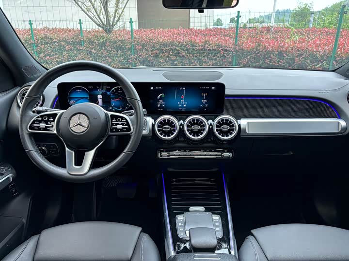 Photo 5 - Mercedes-Benz GLB-Class
