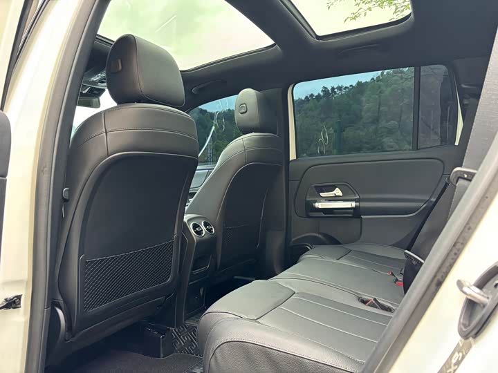 Photo 6 - Mercedes-Benz GLB-Class