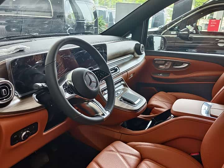 Mercedes-Benz V-Class 2024 2024款 V 300 L 长轴距尊贵版