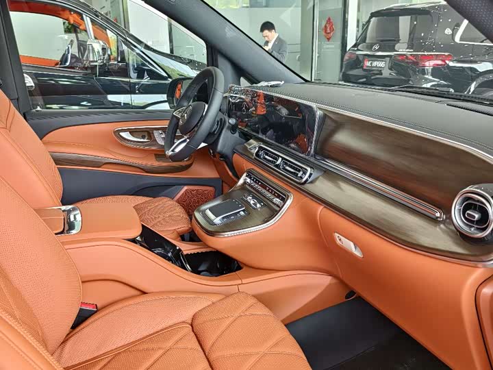 Mercedes-Benz V-Class 2024 2024款 V 300 L 长轴距尊贵版