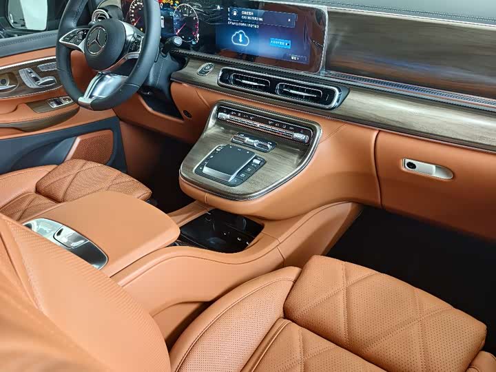 Mercedes-Benz V-Class 2024 2024款 V 300 L 长轴距尊贵版